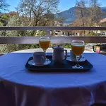 Elia Deluxe