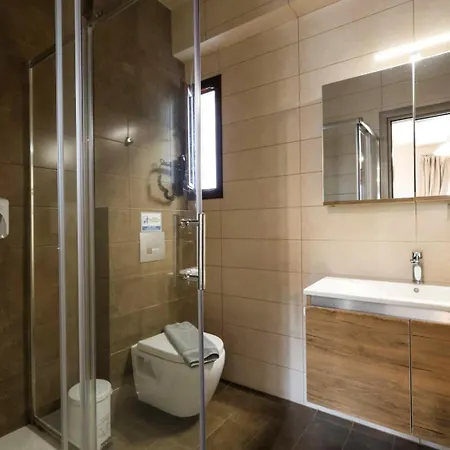 Elia Deluxe *